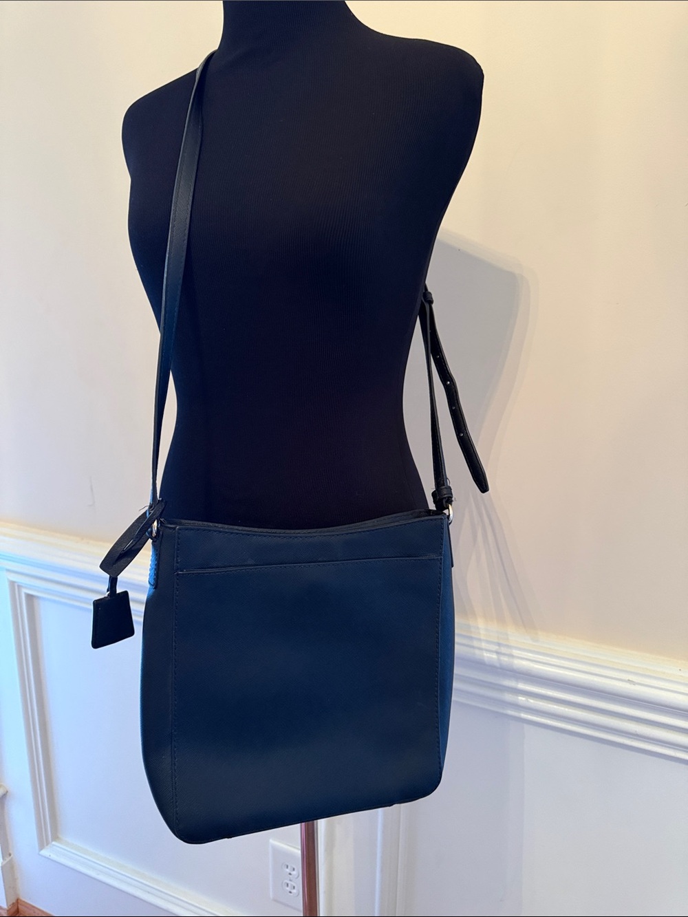 Michael Kors Classic Traveler Crossbody Bag in Black w/ Gold Hardware - Picture 6 of 9